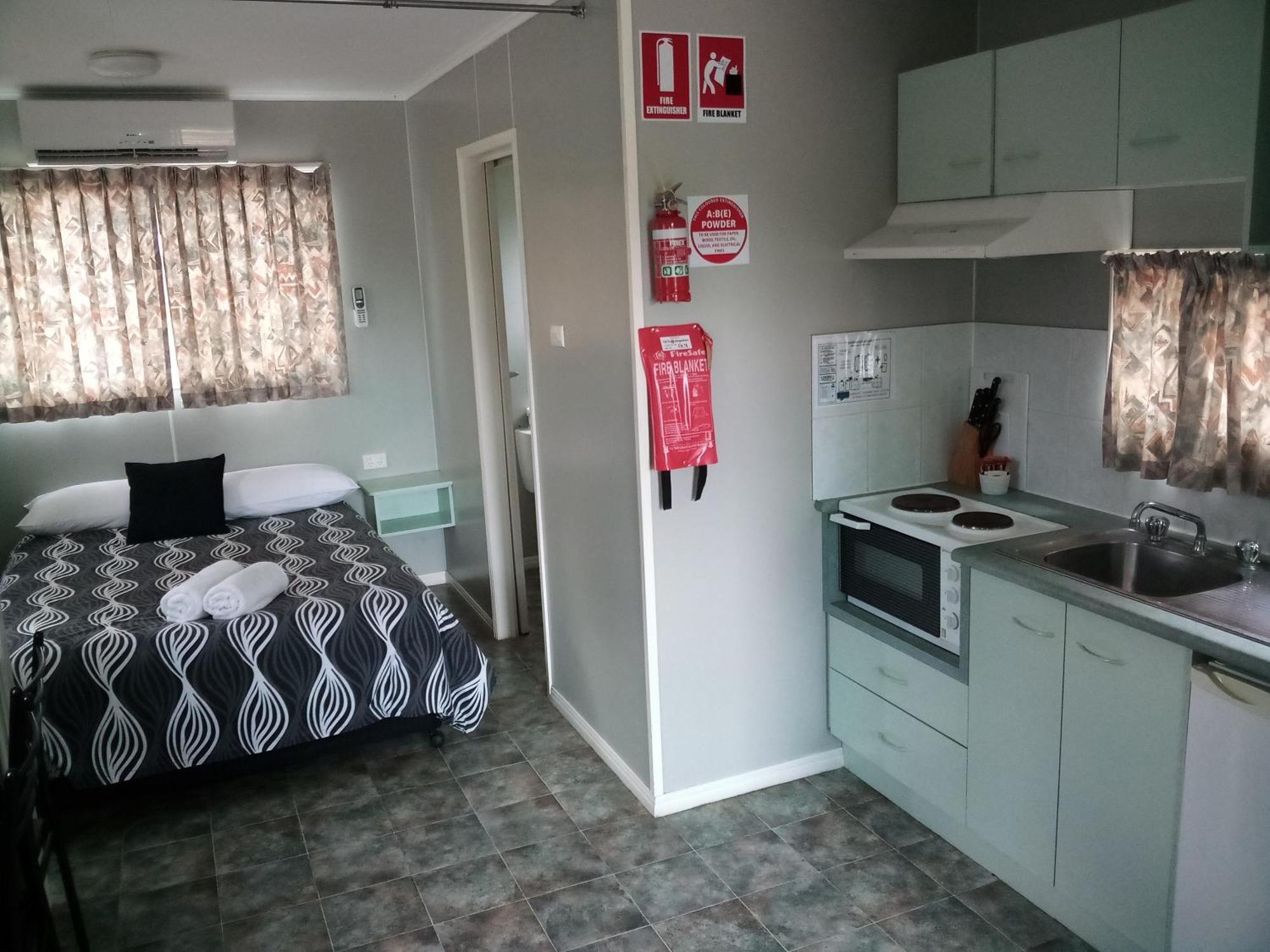 Bushchooks Travellers Village Bororen 객실 사진